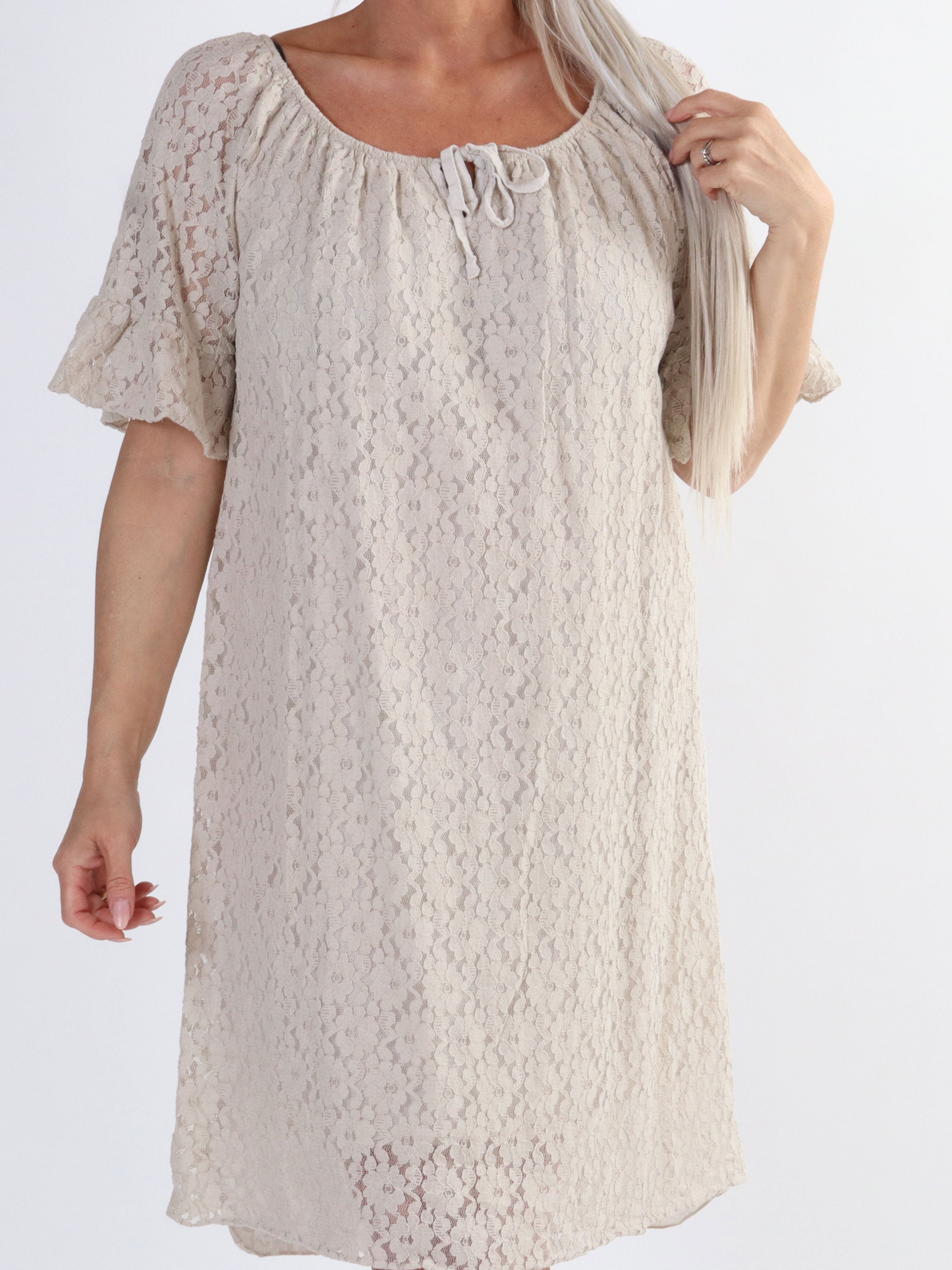 Arisha - Sød plus size blondekjole